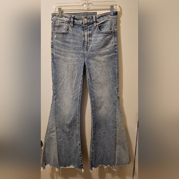 American Eagle Festival Flare Jeans Distressed Raw Hem Size 8 Short NWT - Picture 1 of 14
